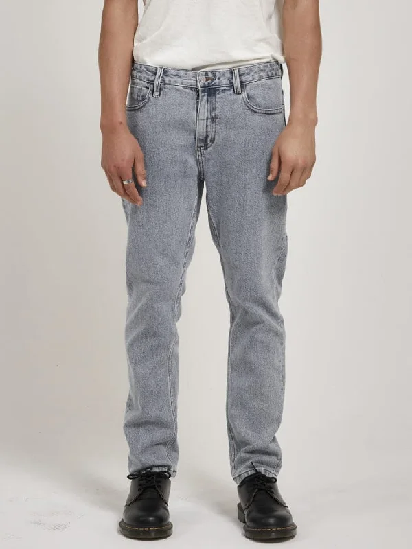 Best deals fashion – Don’t miss the latest clothing discounts. Bones Denim Jean - Garage Blue Best deals fashion – Don’t miss the latest clothing discounts. Bones Denim Jean - Garage Blue