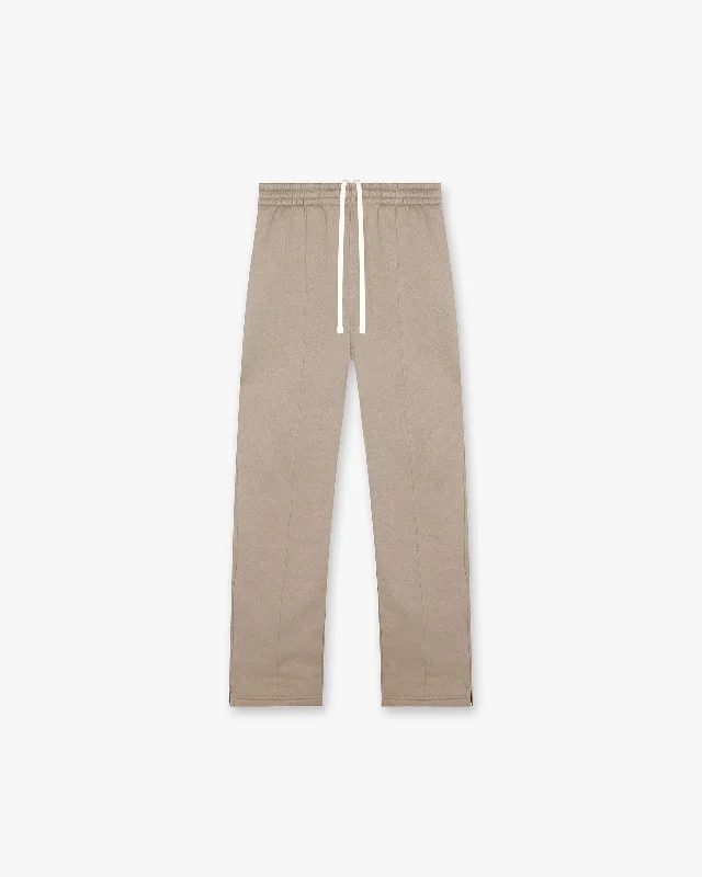 Massive markdowns on clothing items you love – Hurry before they’re gone! Initial Sweatpants - Dune Massive markdowns on clothing items you love – Hurry before they’re gone! Initial Sweatpants - Dune