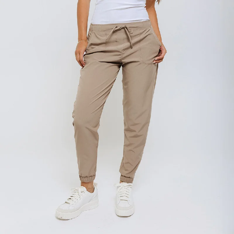 – Shop trendy clothing now.  Chestnut Jetsetters