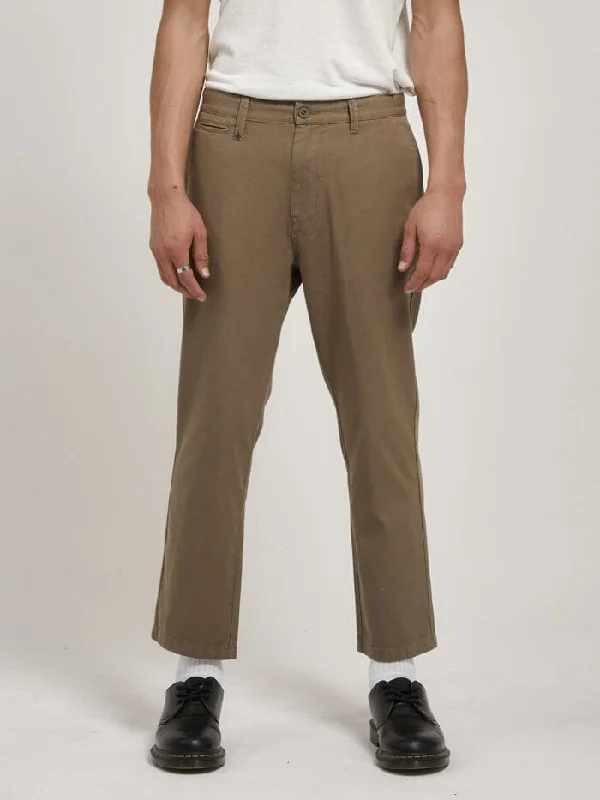 Don’t wait – shop the biggest sale of the season on men’s clothing! Minimal Thrills Work Chino - Dune Don’t wait – shop the biggest sale of the season on men’s clothing! Minimal Thrills Work Chino - Dune