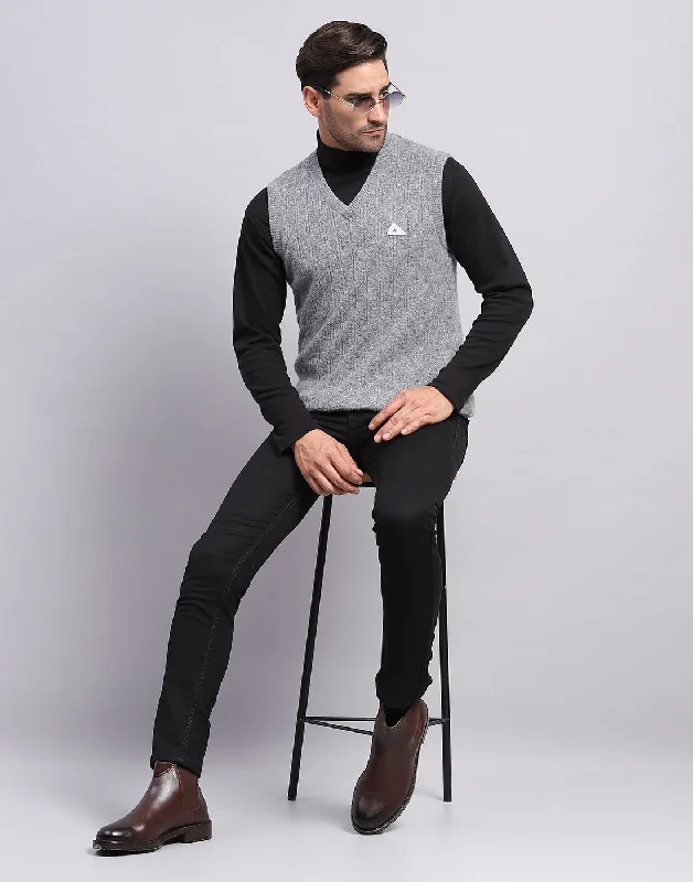 Look your best with exclusive savings on men’s fashion. Men Grey Self Design V Neck Sleeveless Sweater Look your best with exclusive savings on men’s fashion. Men Grey Self Design V Neck Sleeveless Sweater