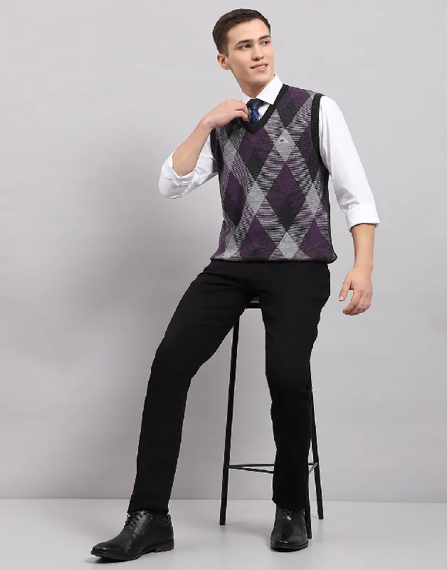 Shop stylish  fashion – Get huge savings on men’s clothing.  Men Grey Stripe V Neck Sleeveless Sweater