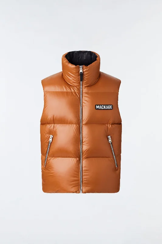 End-of-season clothing sale – Shop now for big savings!  KANE