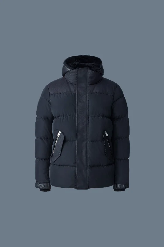 Special offers on the latest clothing collections – Don’t miss out!  RILEY