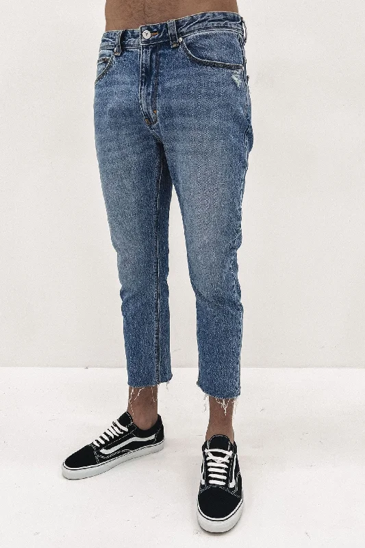 Shop men’s fashion at discount prices and save up to 70%! A Cropped Straight Jean King Eco Shop men’s fashion at discount prices and save up to 70%! A Cropped Straight Jean King Eco