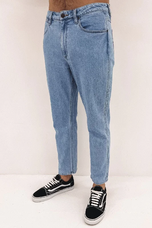 Huge deals on men’s clothing – Limited-time only!  Sid Straight Jean Even Tide
