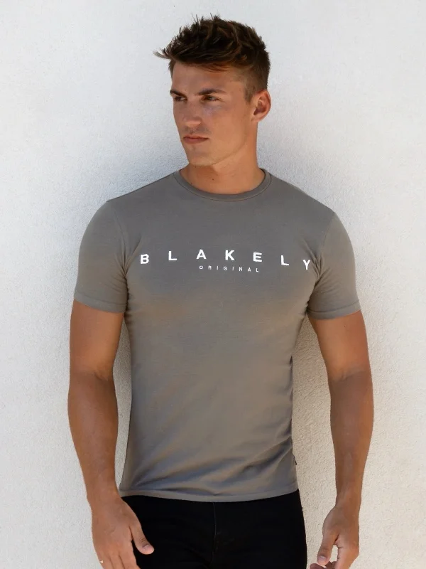 Get ready for your next season with amazing savings on all clothing.  Alden T-Shirt - Khaki Green