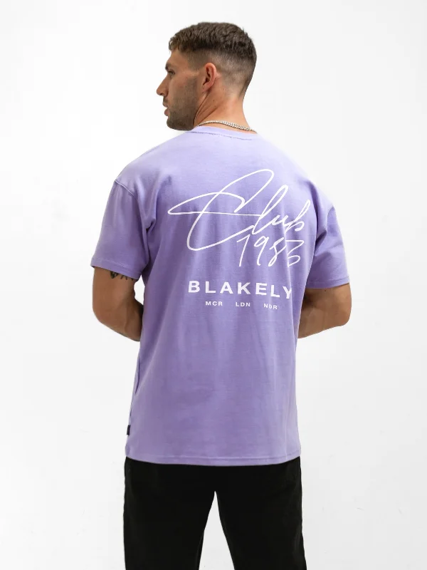 Find your perfect fit at the best prices – Clothing deals now on sale. Club Relaxed T-Shirt - Violet Find your perfect fit at the best prices – Clothing deals now on sale. Club Relaxed T-Shirt - Violet