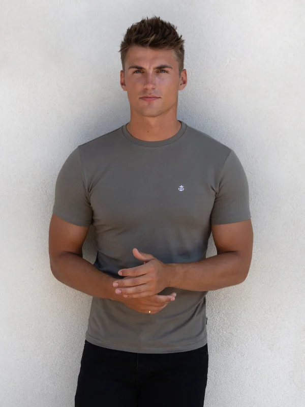 Shop clothing for less – Amazing savings on your favorite styles.  Enzo T-Shirt - Safari Green