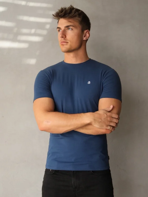 Shop now and save up to 40% on men’s wardrobe essentials.  Pescara T-Shirt - Navy