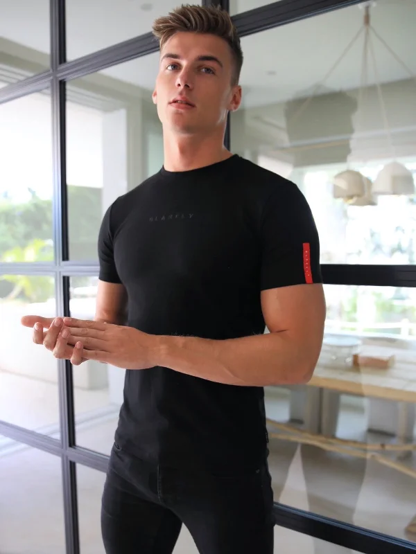 Time to upgrade your wardrobe – shop men’s fashion on sale.  R3  |  T-Shirt - Black