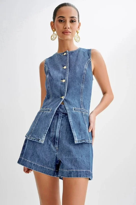 Flash discounts – men’s clothing essentials for less.  Denim shorts & tops