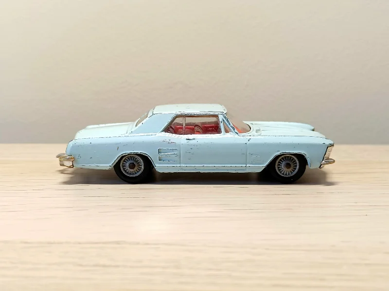 Enthusiastic toys245 Buick Riviera in pale blue *with cast wheels* (3)
