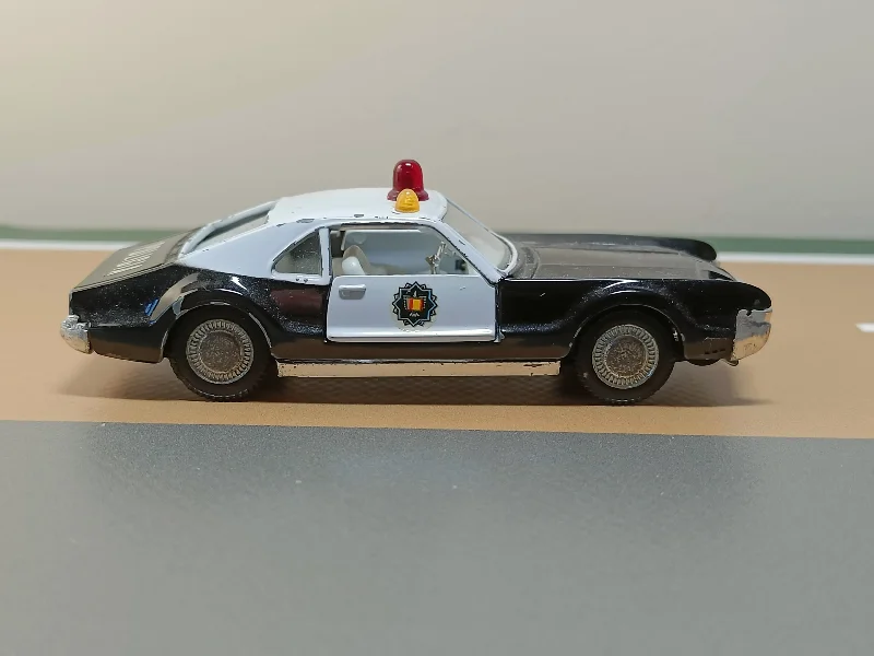 Realistic toy cars264 Oldsmobile Toronado Police Patrol (Auto-Pilen copy)