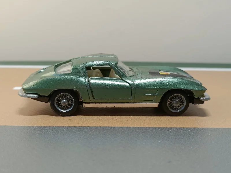 High-quality toy cars 310 Chevrolet Sting Ray in dark metallic green (Auto-Pilen copy) High-quality toy cars 310 Chevrolet Sting Ray in dark metallic green (Auto-Pilen copy)