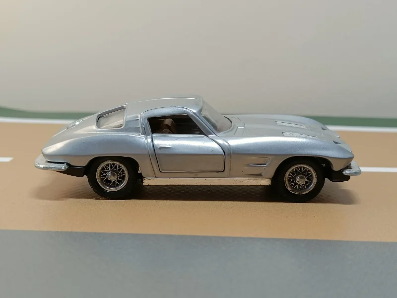 High-quality materials toys 310 Chevrolet Sting Ray in silver (Auto-Pilen copy)