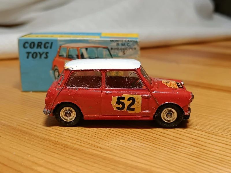 Enthusiastic toys321 BMC Mini-Cooper S 1965 Monte Carlo edition *with original box*