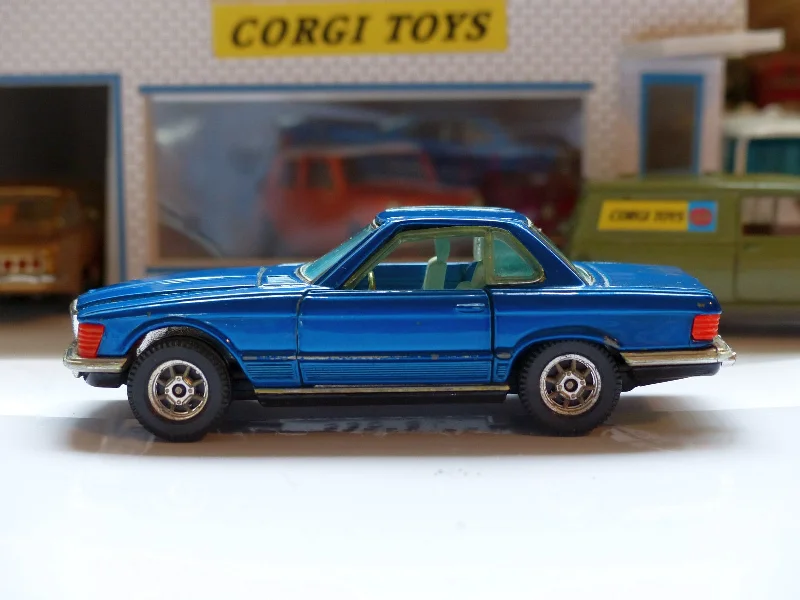 Enthusiastic toys393 Mercedes-Benz 350SL in metallic blue with green interior