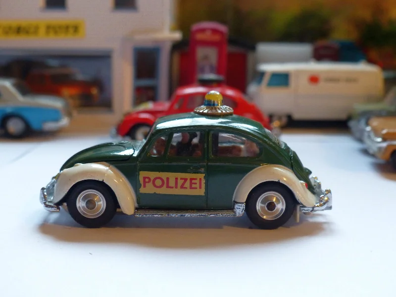 Playful toys 492 VW 1200 European Police Car (1)