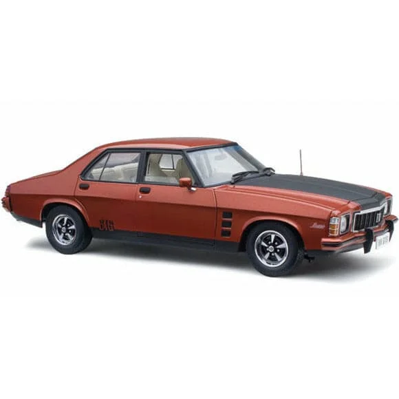 High-quality toy cars CLASSIC CARLECTABLES 1/18 Holden HX Monaro GTS Persian Sand