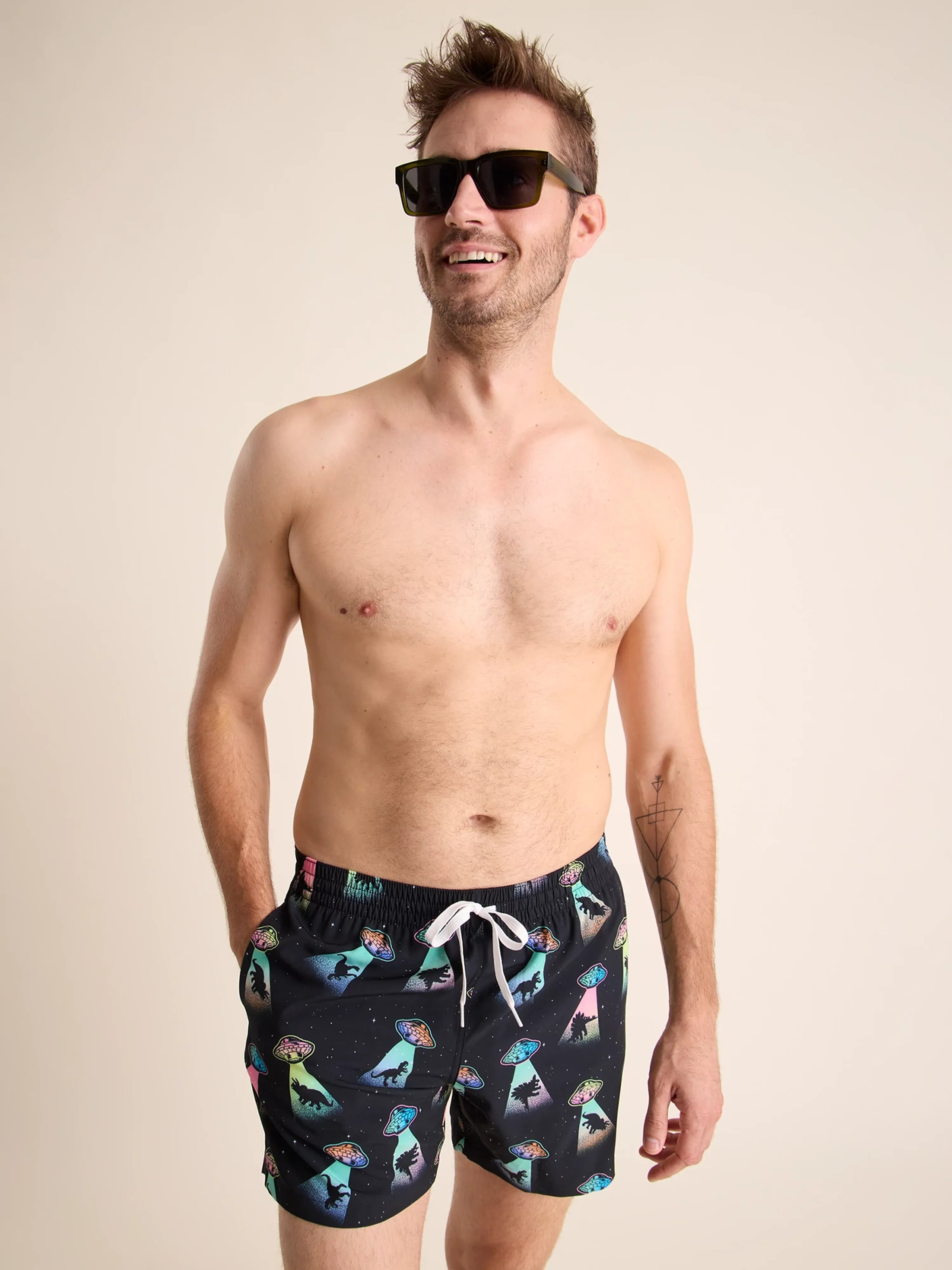 Shop the essentials – men’s wardrobe must-haves on sale. Chubbies 5.5-Inch The Beam Me Ups Swim Trunks - Black - Pattern Base (Plaids) Shop the essentials – men’s wardrobe must-haves on sale. Chubbies 5.5-Inch The Beam Me Ups Swim Trunks - Black - Pattern Base (Plaids)
